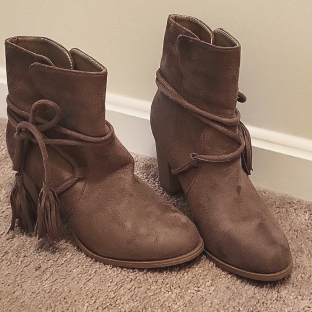 SALE Adorable Boho boots